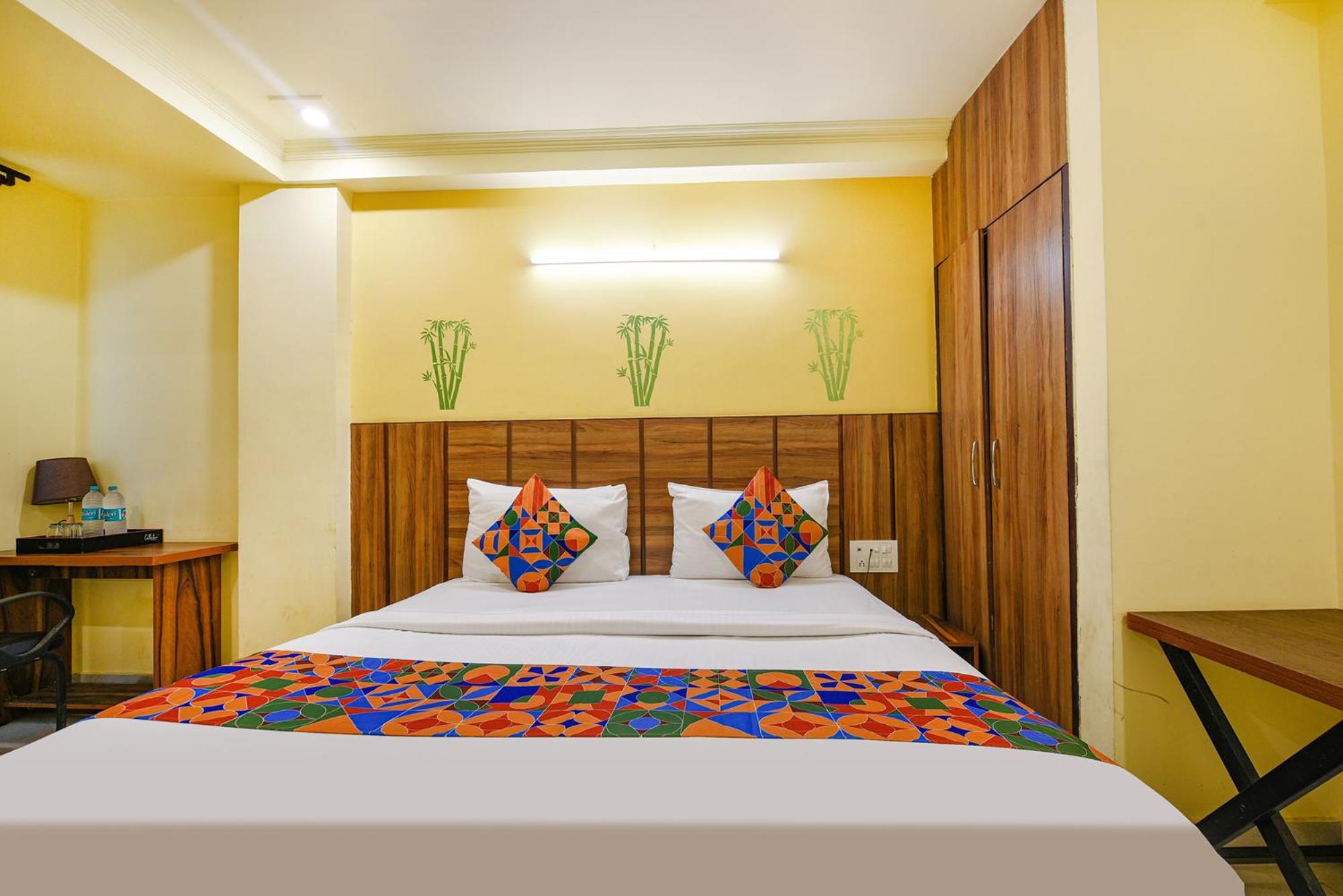 Fabhotel Ishtara Auberge - Nr Yashobhoomi Convention Centre New Delhi Exterior photo